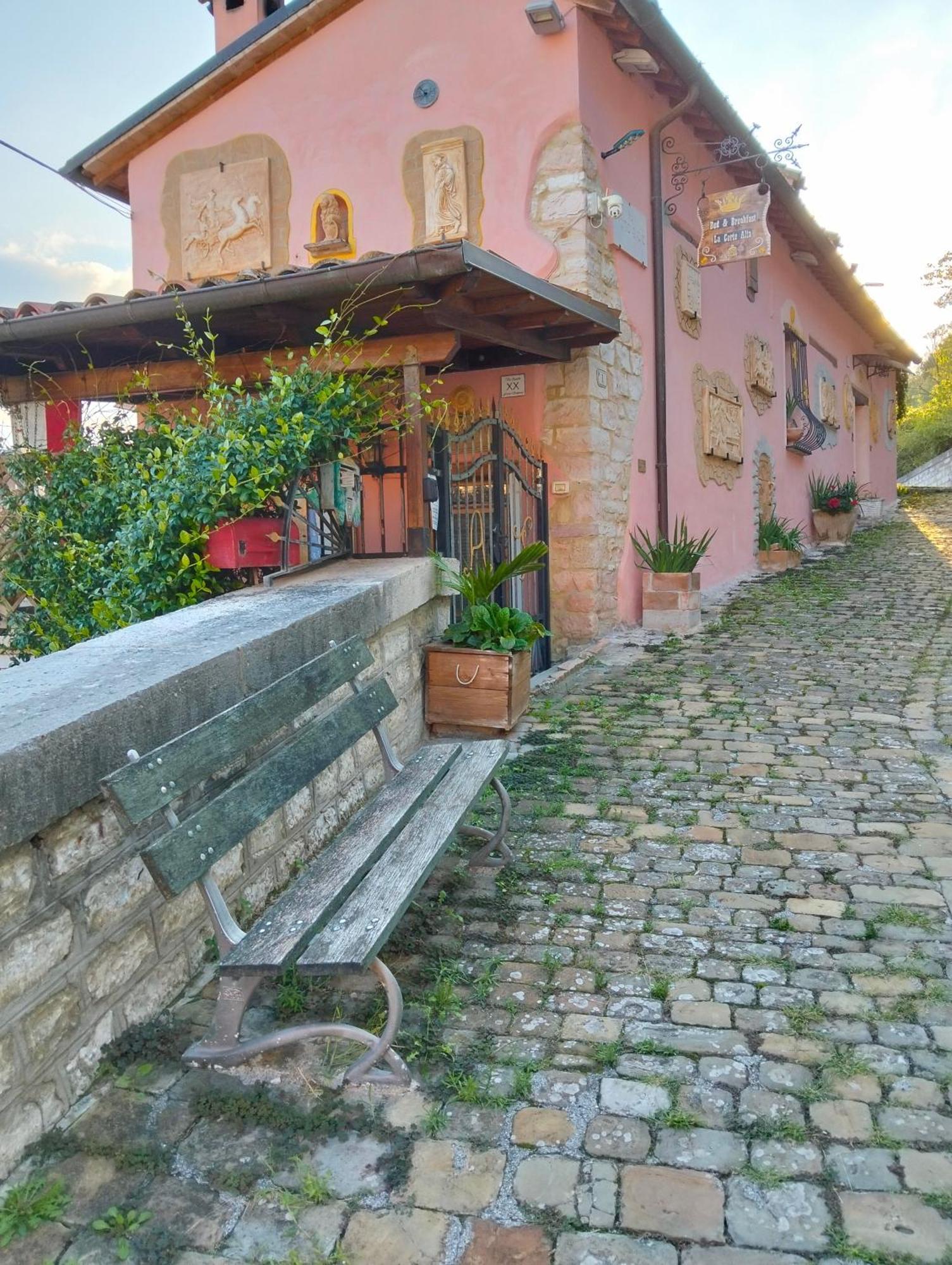 La Corte Alta Hotel Fossombrone Exterior foto